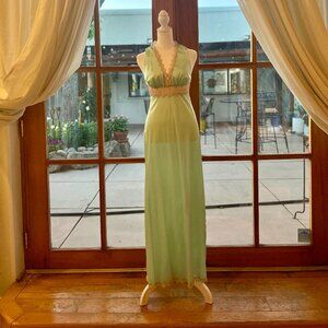 1950's Vanity Fair Peignoir Nightgown